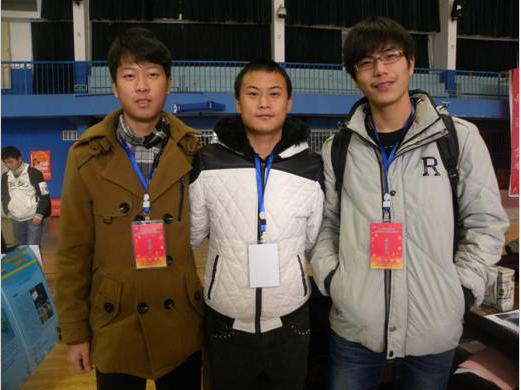 李华阳的科技创新团队(从左至右依次为喻天赐、李华阳、彭健)